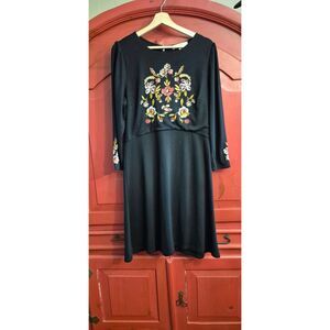 The Loft Size 12 Gorgeous Embroidered Floral Long Sleeved Dress Black Rayon EUC